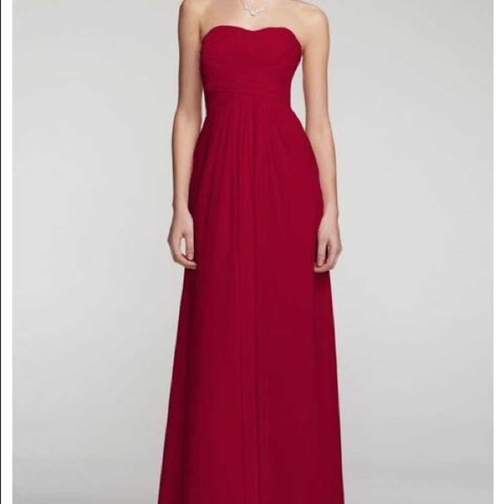 Long David’s Bridal strapless chiffon dress Apple